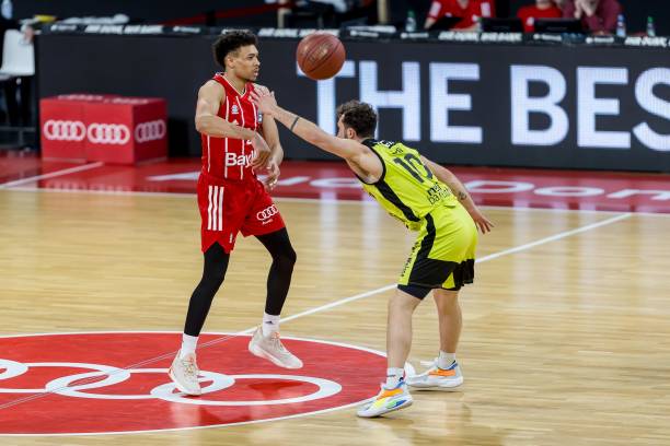 通过中场控 通过中场控