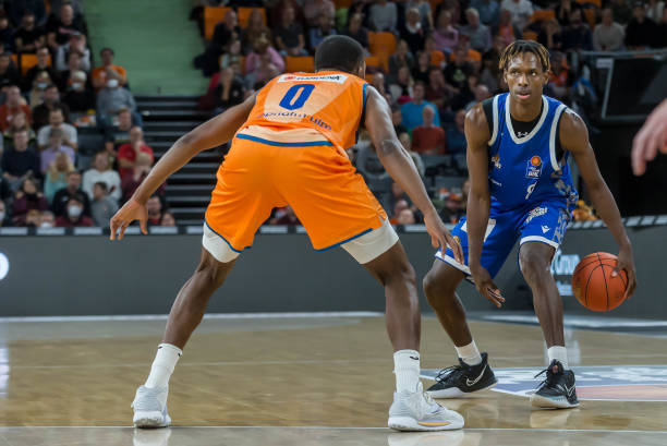 台上展露锋 台上展露锋